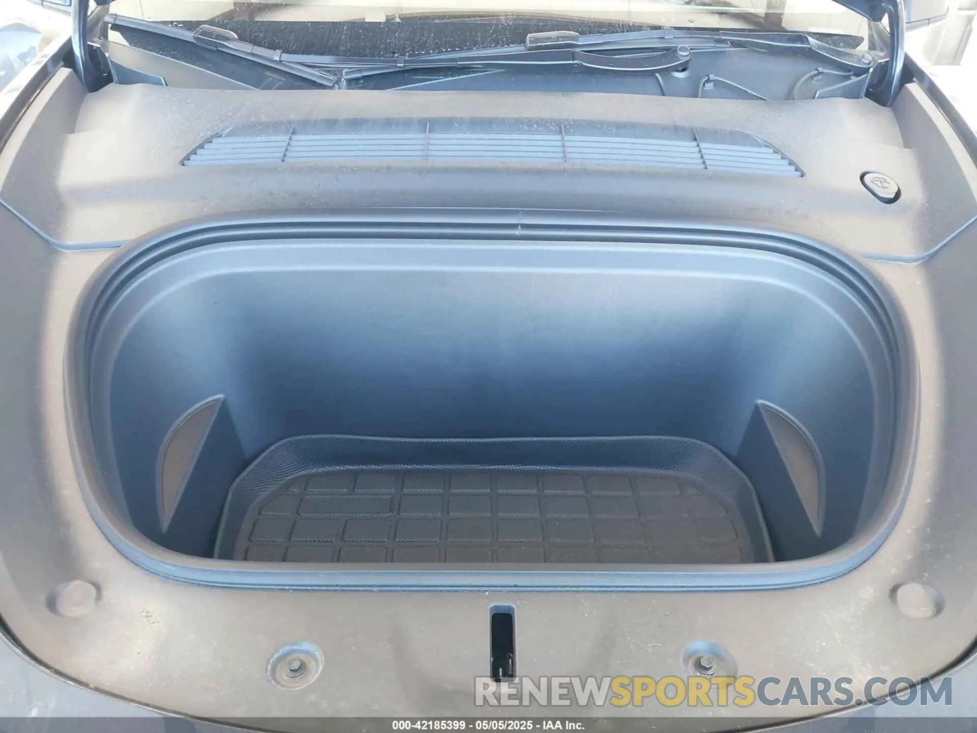 10 Photograph of a damaged car 7SAYGAEE8RF088791 TESLA MODEL Y 2024