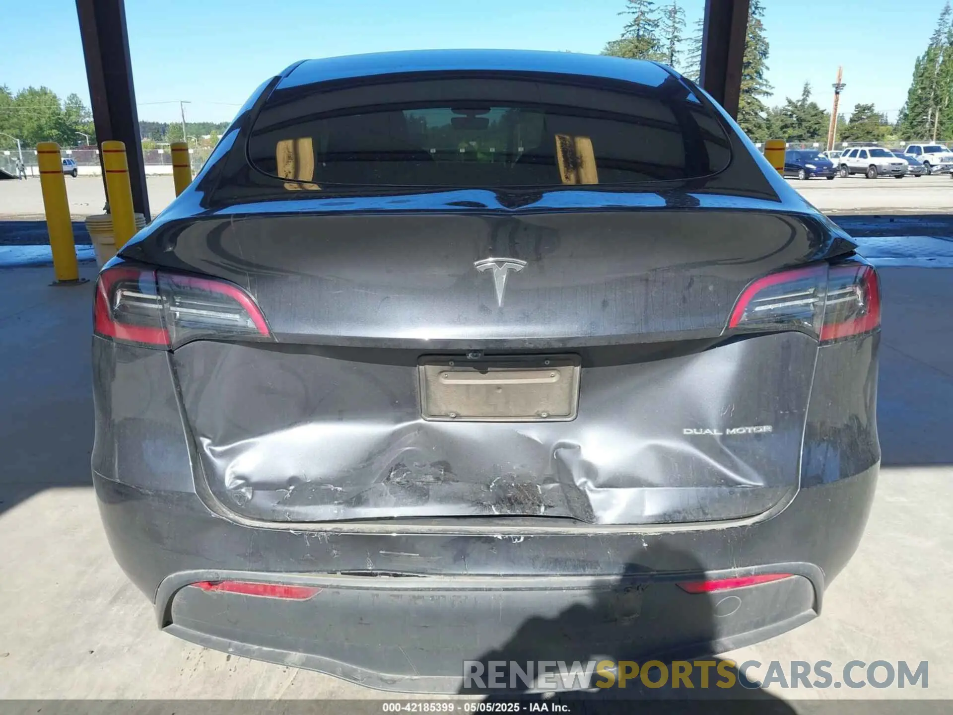 16 Photograph of a damaged car 7SAYGAEE8RF088791 TESLA MODEL Y 2024
