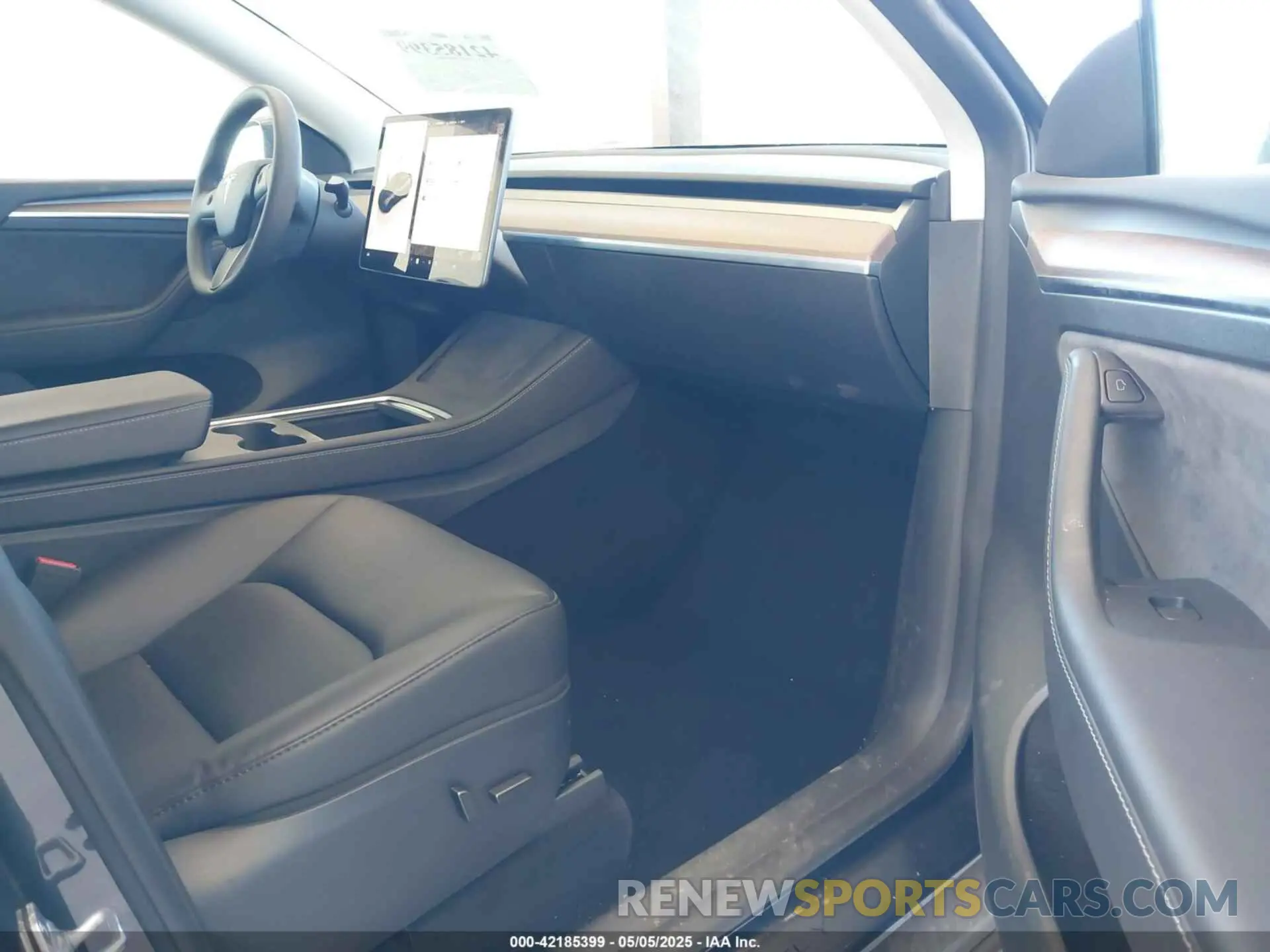 5 Photograph of a damaged car 7SAYGAEE8RF088791 TESLA MODEL Y 2024