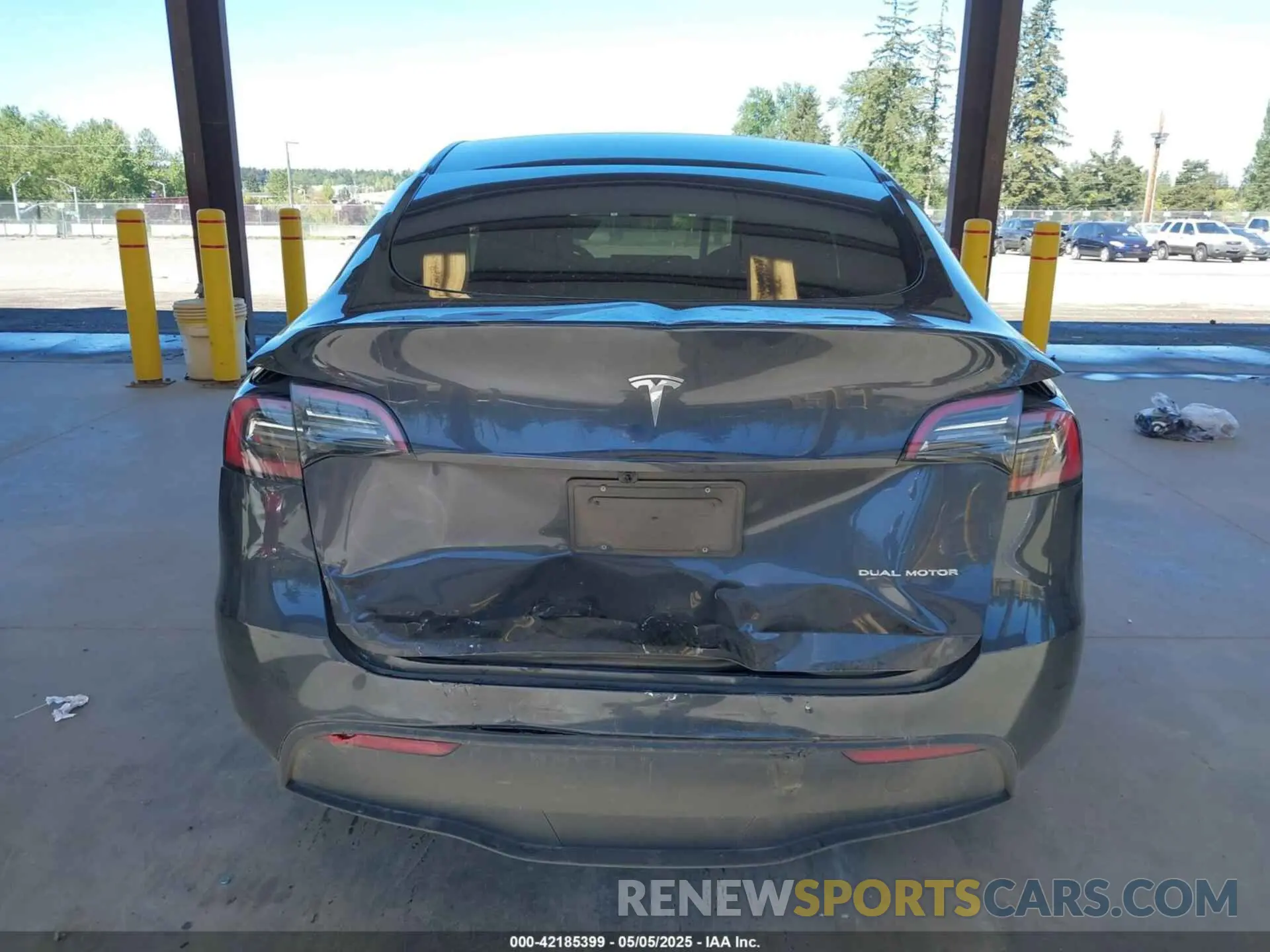 6 Photograph of a damaged car 7SAYGAEE8RF088791 TESLA MODEL Y 2024