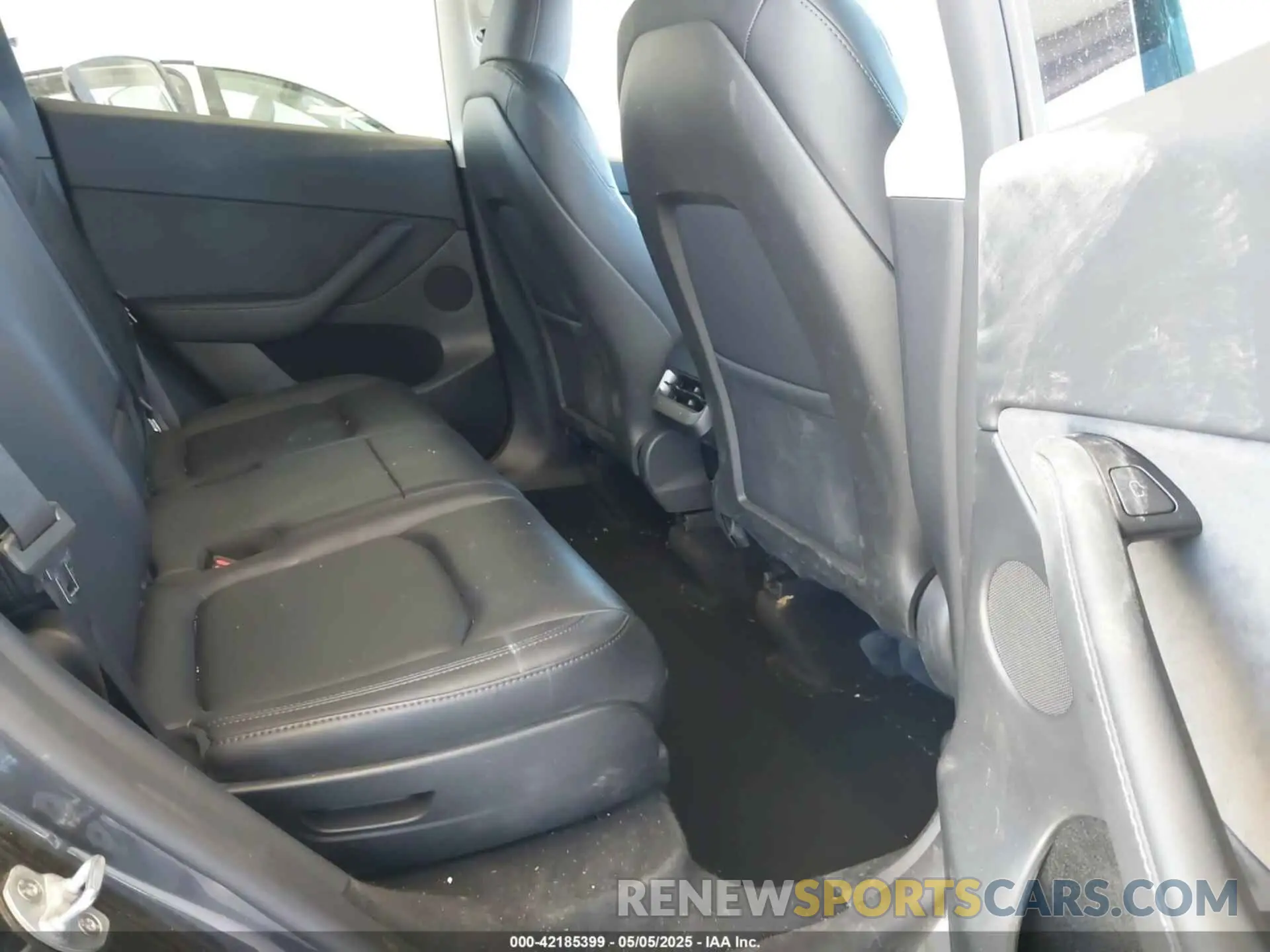 8 Photograph of a damaged car 7SAYGAEE8RF088791 TESLA MODEL Y 2024