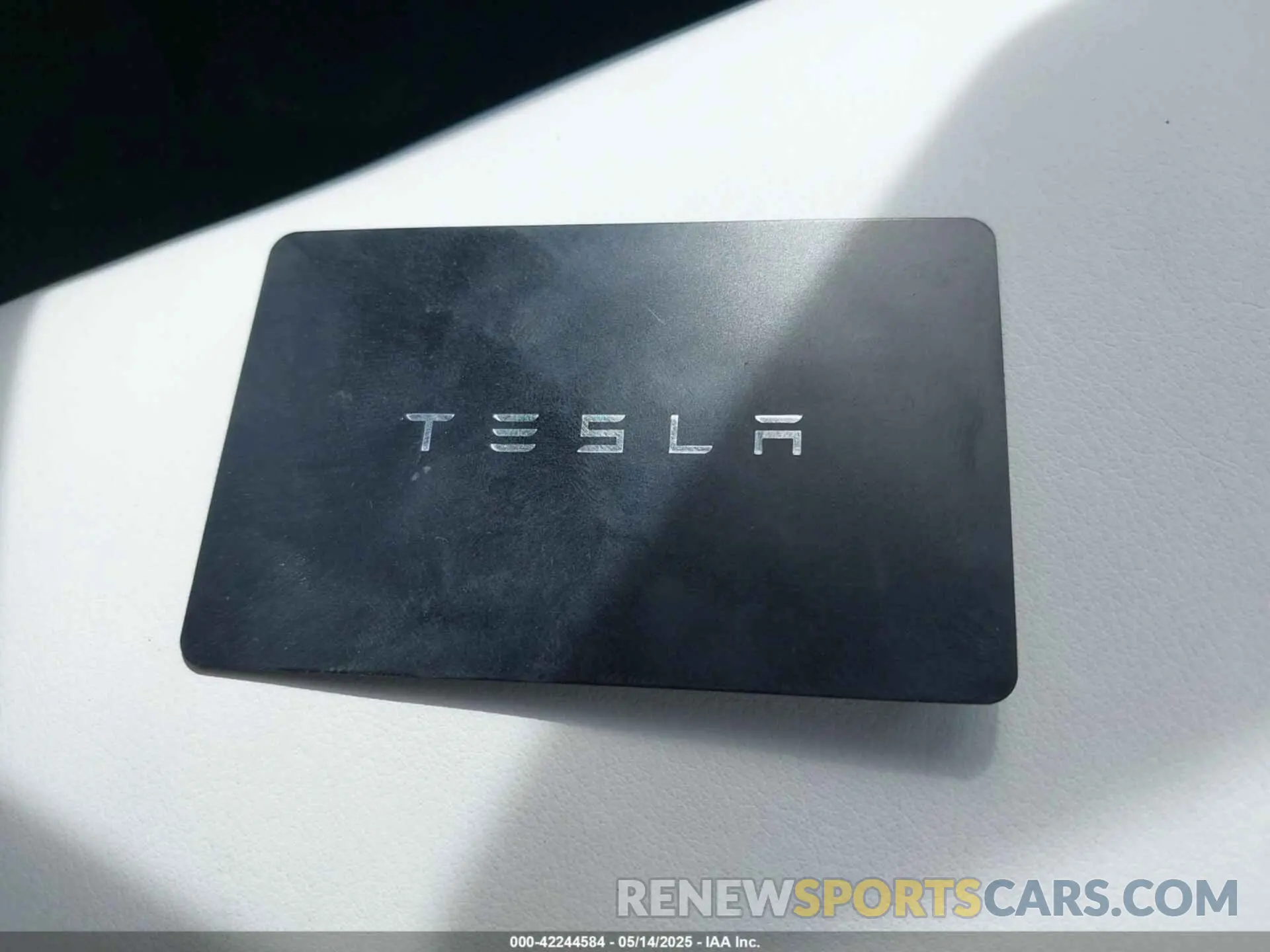 11 Photograph of a damaged car 7SAYGAEE8RF198904 TESLA MODEL Y 2024