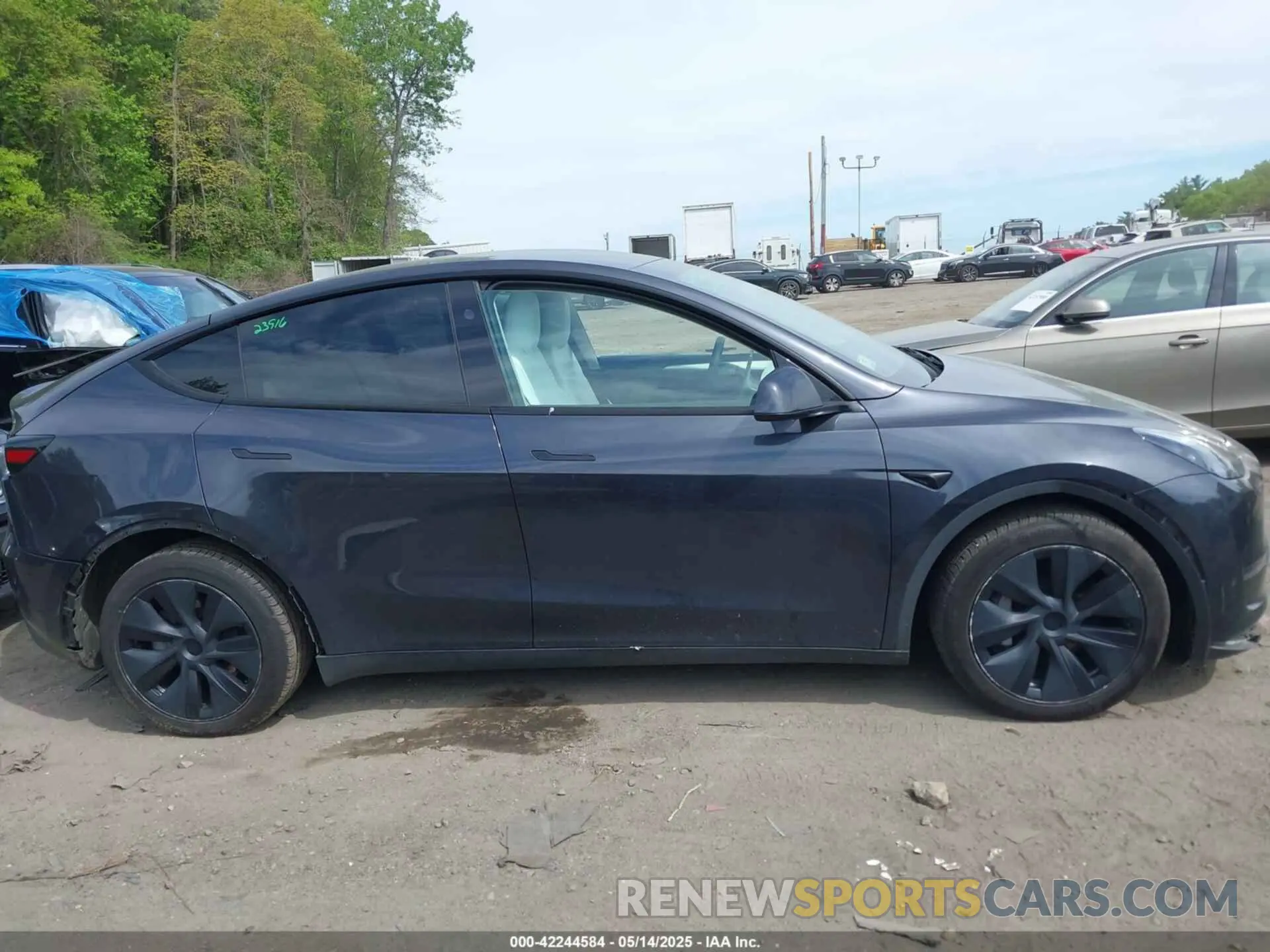 14 Photograph of a damaged car 7SAYGAEE8RF198904 TESLA MODEL Y 2024