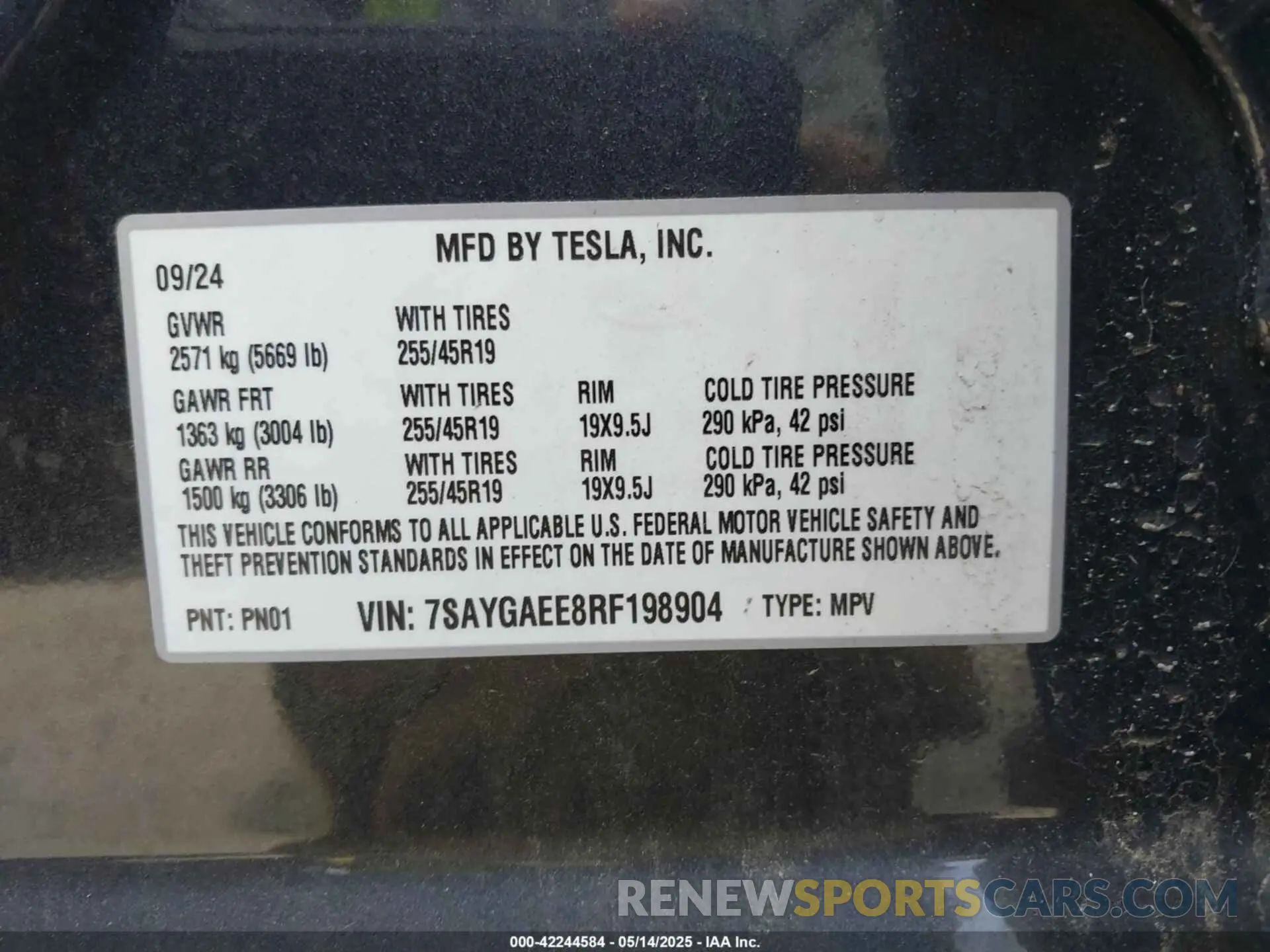 9 Photograph of a damaged car 7SAYGAEE8RF198904 TESLA MODEL Y 2024