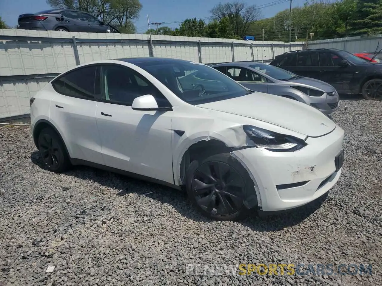 4 Photograph of a damaged car 7SAYGAEE8RF211702 TESLA MODEL Y 2024