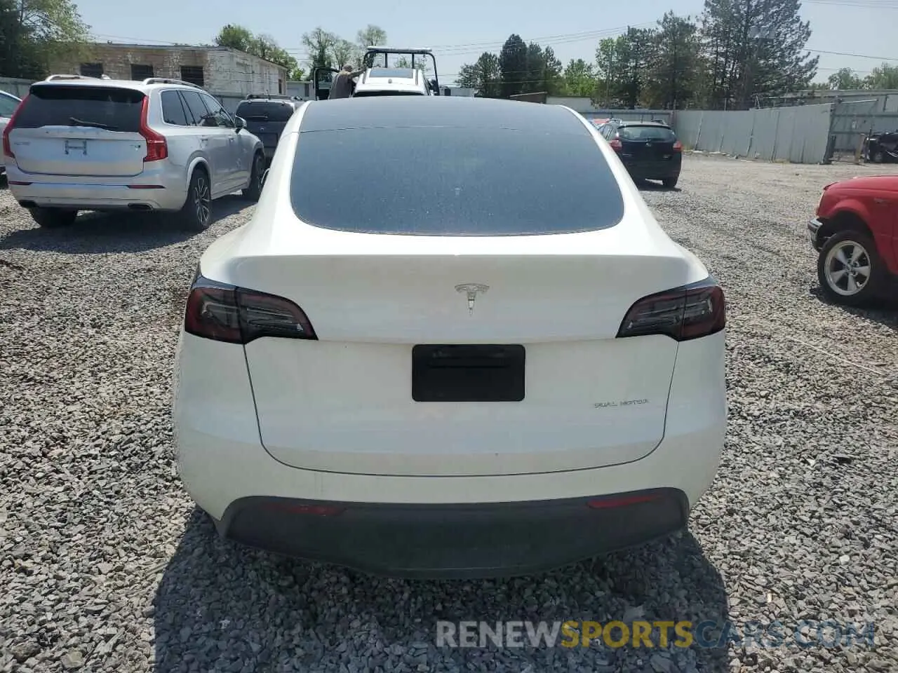 6 Photograph of a damaged car 7SAYGAEE8RF211702 TESLA MODEL Y 2024