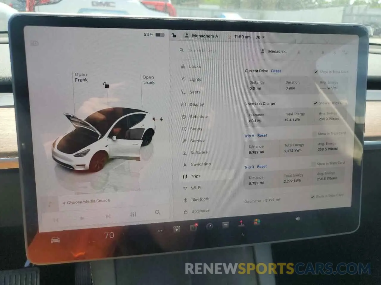 9 Photograph of a damaged car 7SAYGAEE8RF211702 TESLA MODEL Y 2024
