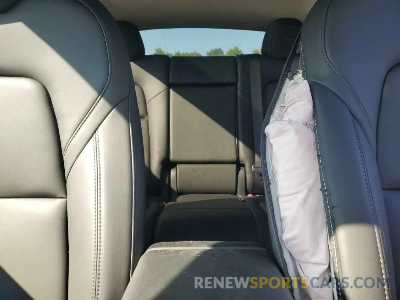 10 Photograph of a damaged car 7SAYGAEE9RF109602 TESLA MODEL Y 2024