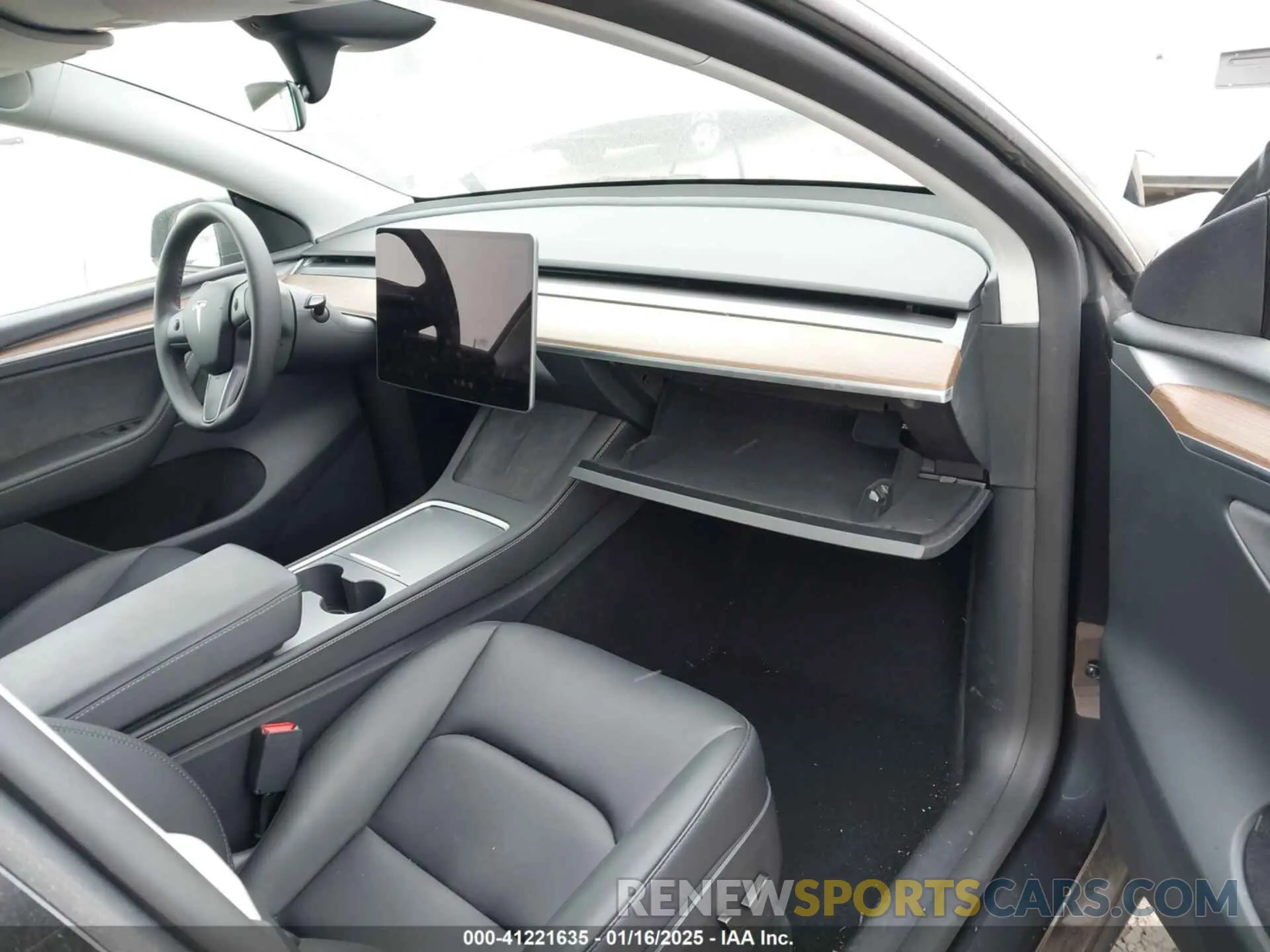 5 Photograph of a damaged car 7SAYGAEE9RF180802 TESLA MODEL Y 2024