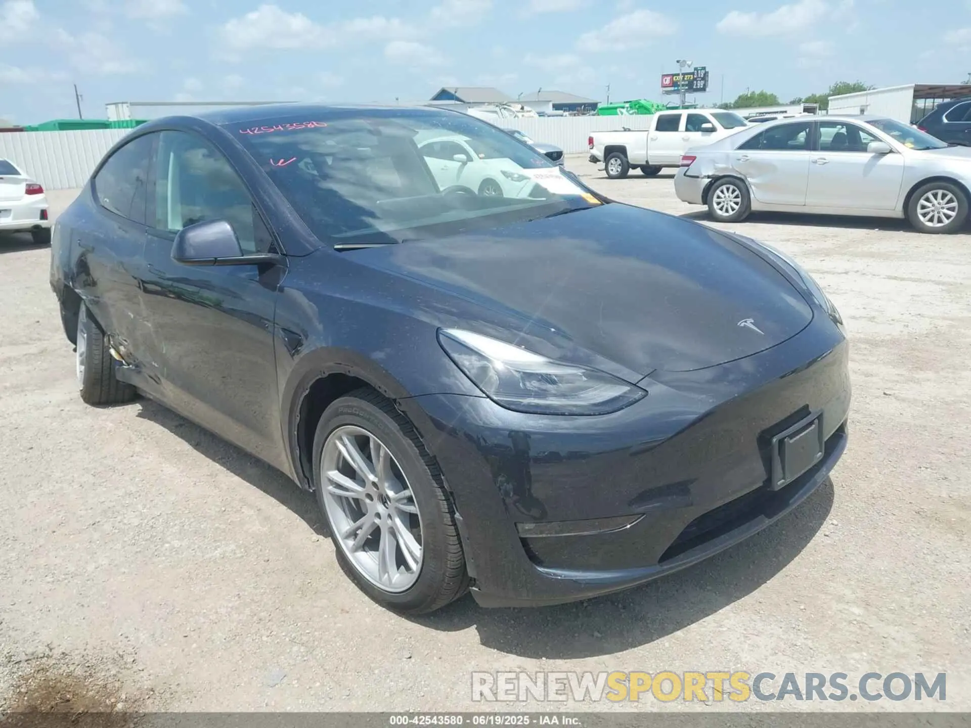 1 Photograph of a damaged car 7SAYGAEEXRF066758 TESLA MODEL Y 2024