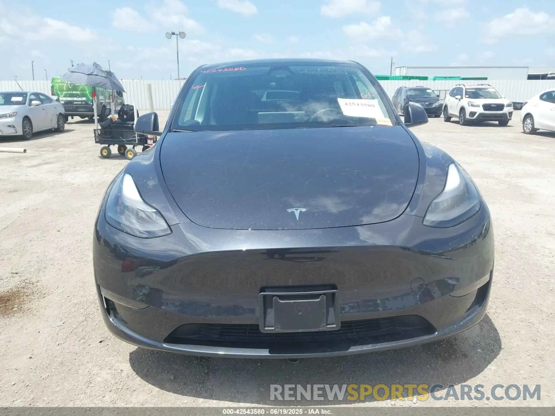 11 Photograph of a damaged car 7SAYGAEEXRF066758 TESLA MODEL Y 2024