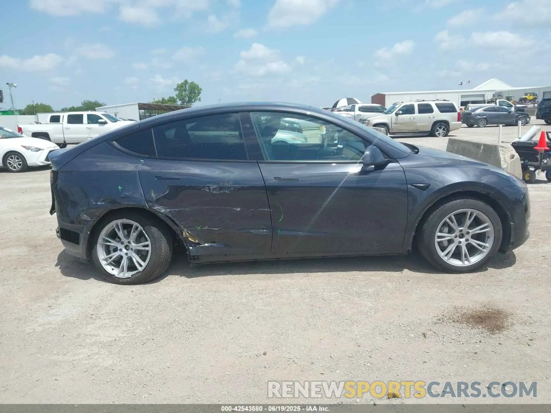 12 Photograph of a damaged car 7SAYGAEEXRF066758 TESLA MODEL Y 2024
