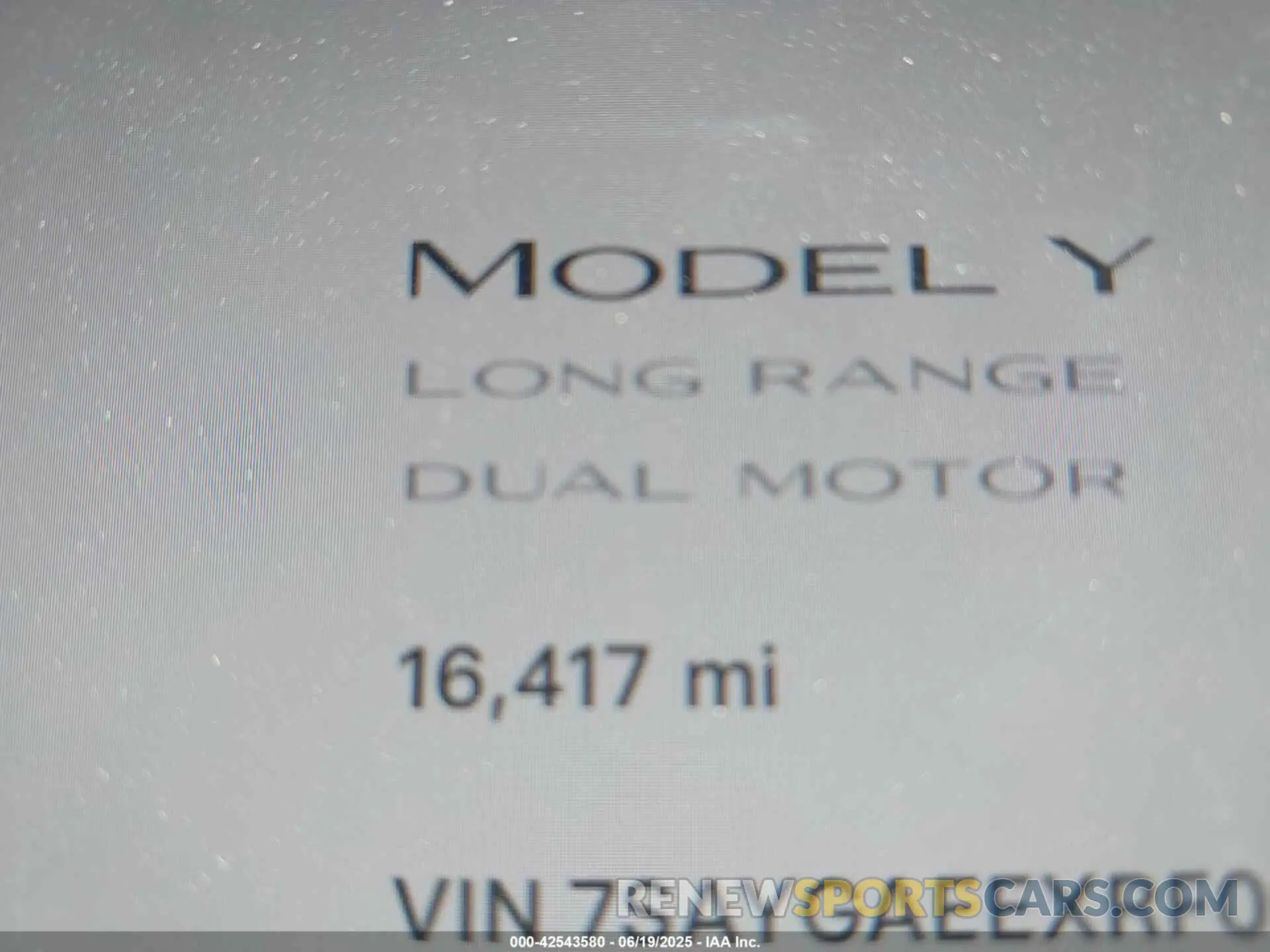 14 Photograph of a damaged car 7SAYGAEEXRF066758 TESLA MODEL Y 2024