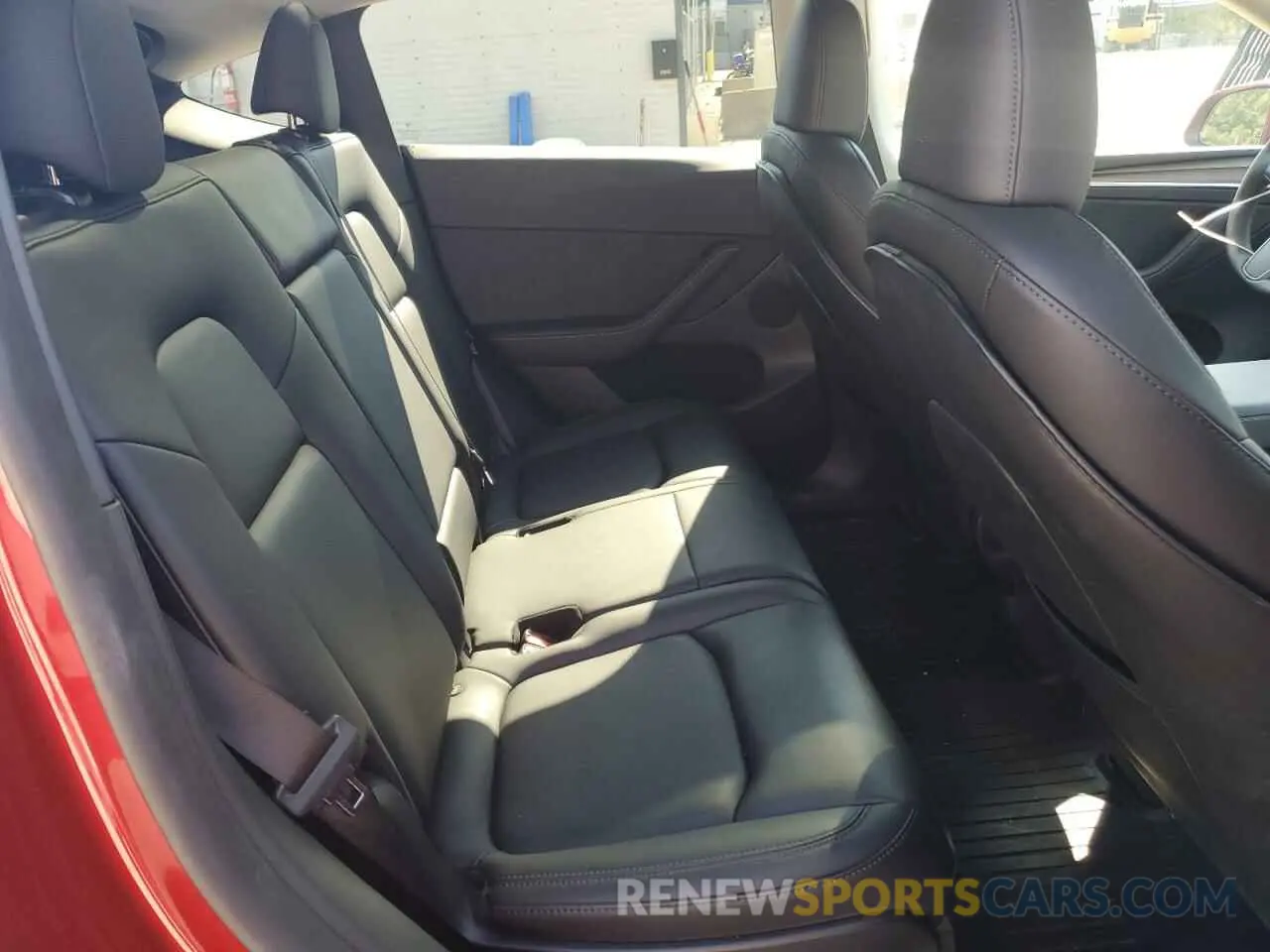 10 Photograph of a damaged car 7SAYGAEEXRF071829 TESLA MODEL Y 2024