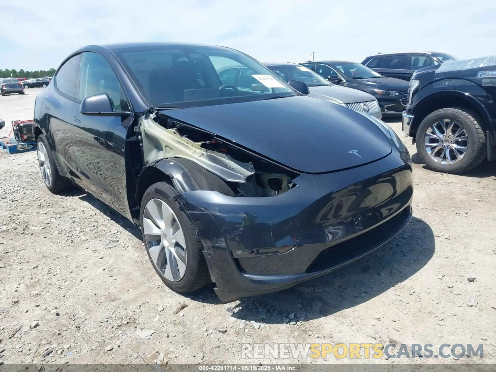 1 Photograph of a damaged car 7SAYGAEEXRF092728 TESLA MODEL Y 2024