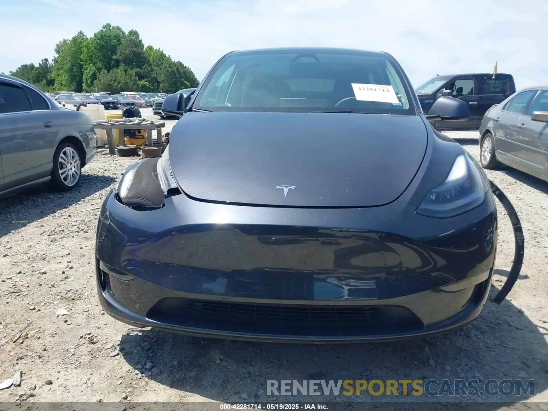13 Photograph of a damaged car 7SAYGAEEXRF092728 TESLA MODEL Y 2024