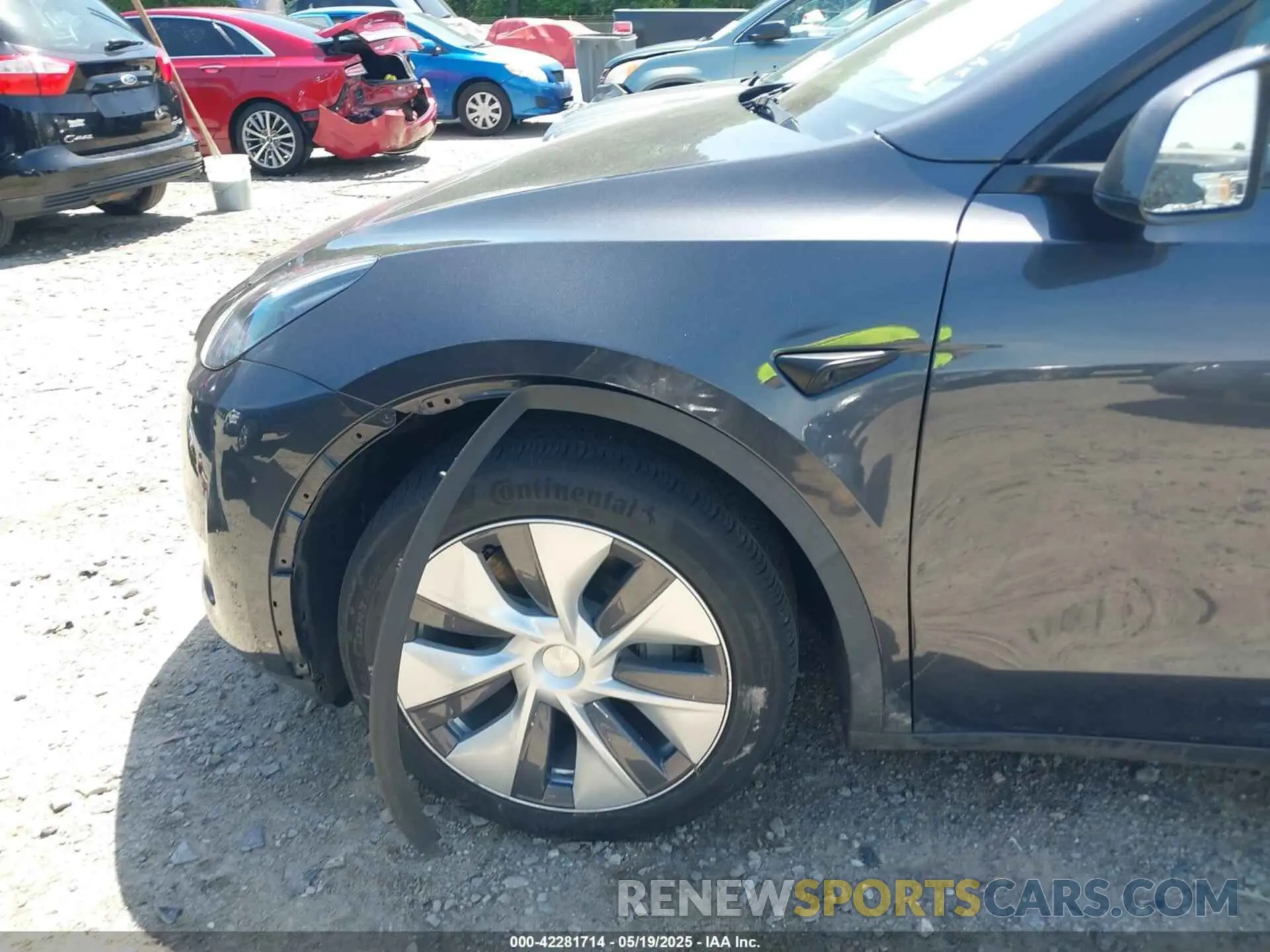 23 Photograph of a damaged car 7SAYGAEEXRF092728 TESLA MODEL Y 2024