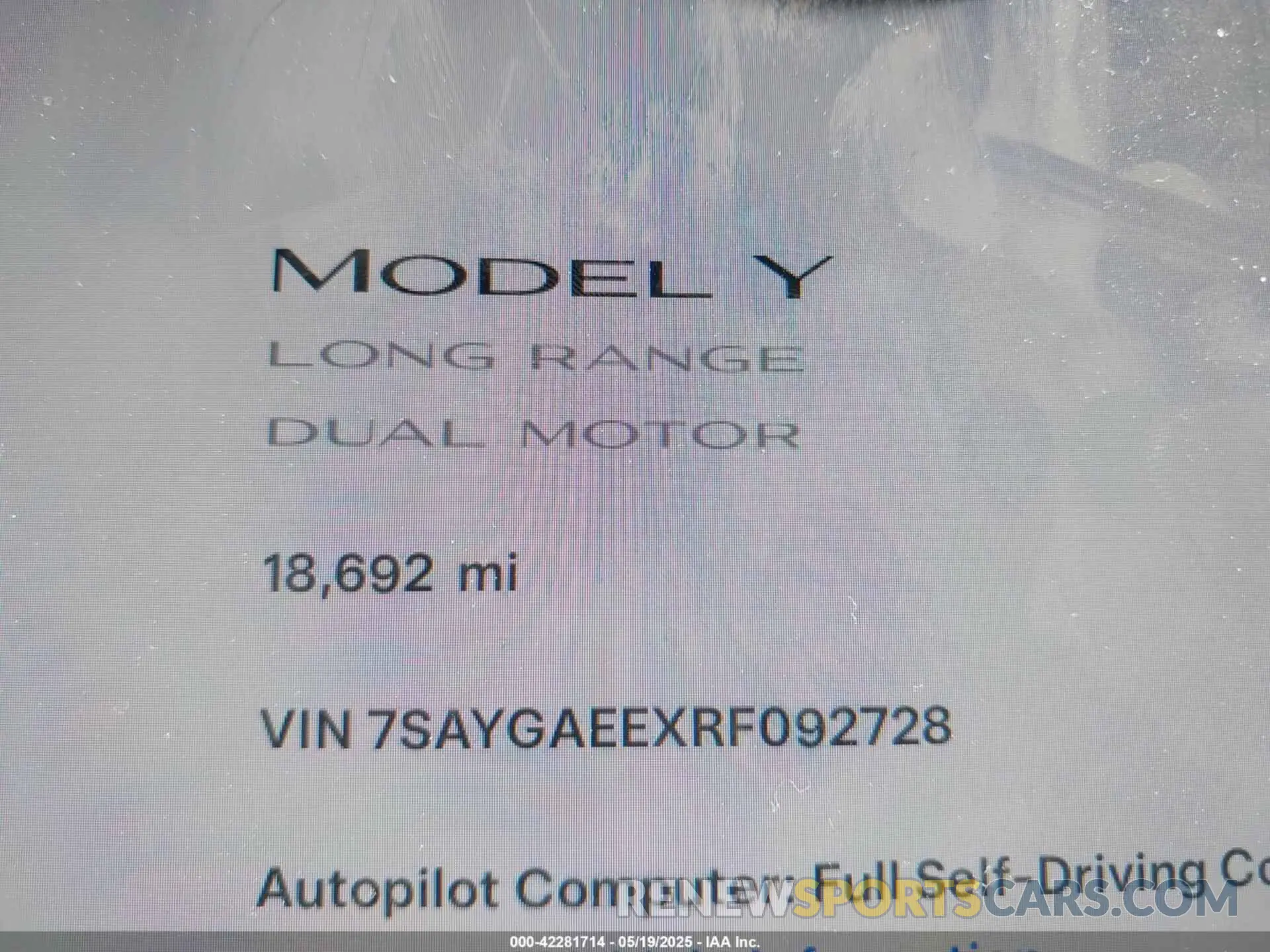 7 Photograph of a damaged car 7SAYGAEEXRF092728 TESLA MODEL Y 2024