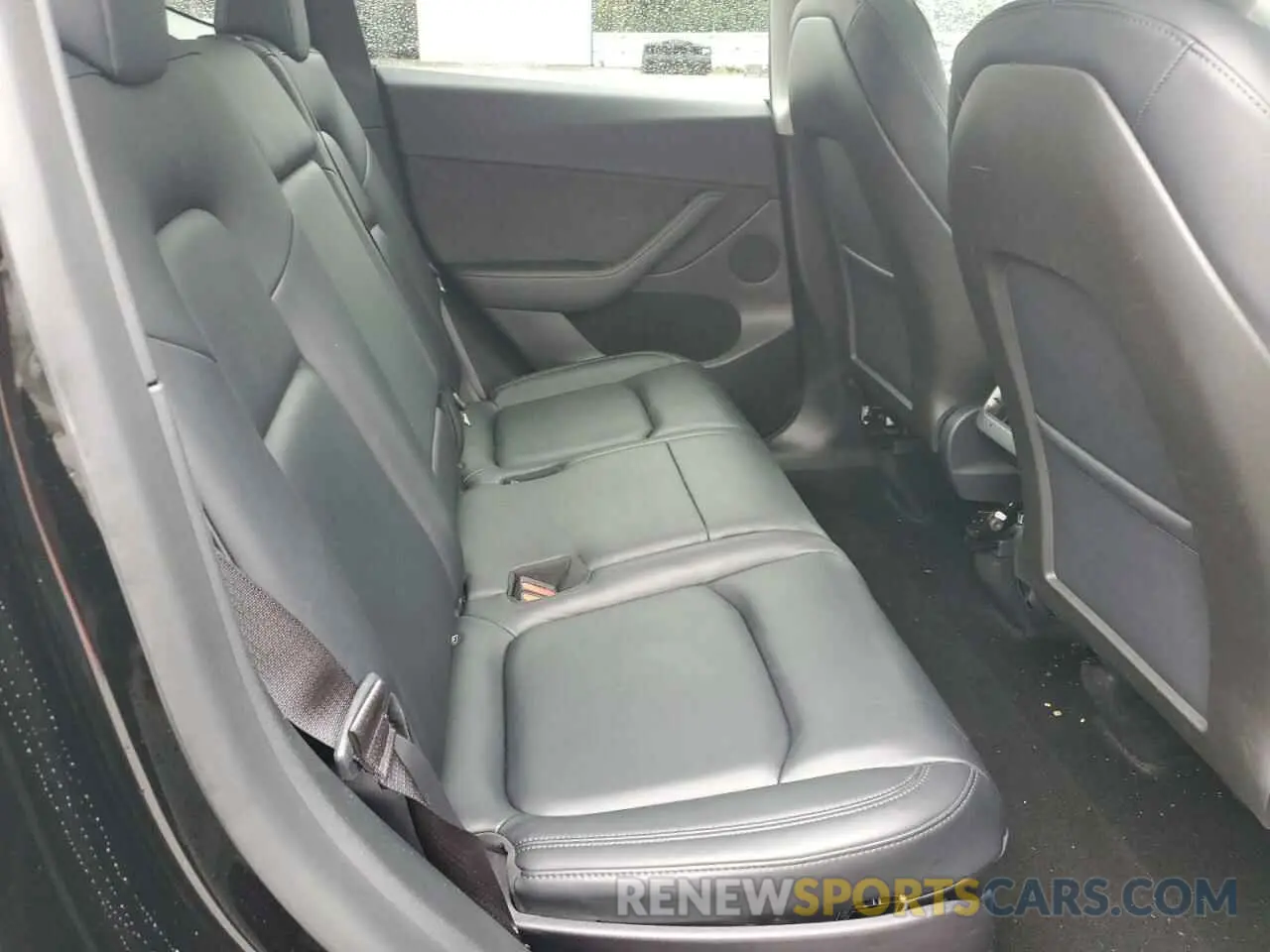 11 Photograph of a damaged car 7SAYGAEEXRF127123 TESLA MODEL Y 2024