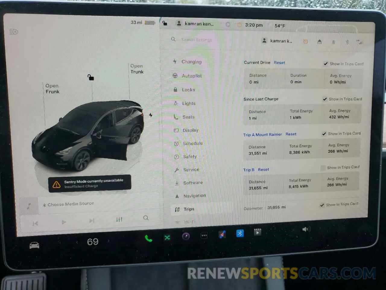9 Photograph of a damaged car 7SAYGAEEXRF127123 TESLA MODEL Y 2024