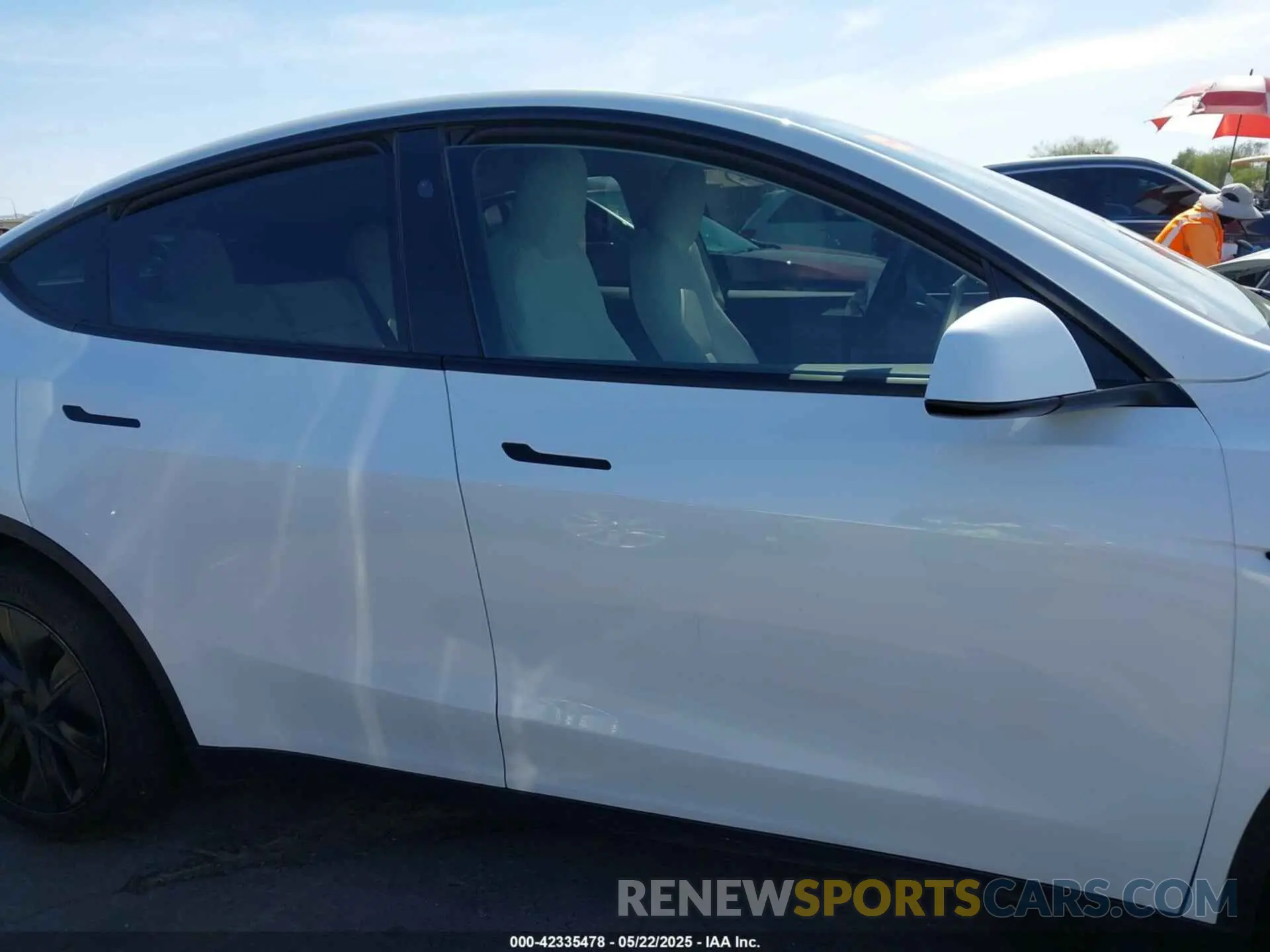13 Photograph of a damaged car 7SAYGAEEXRF165581 TESLA MODEL Y 2024