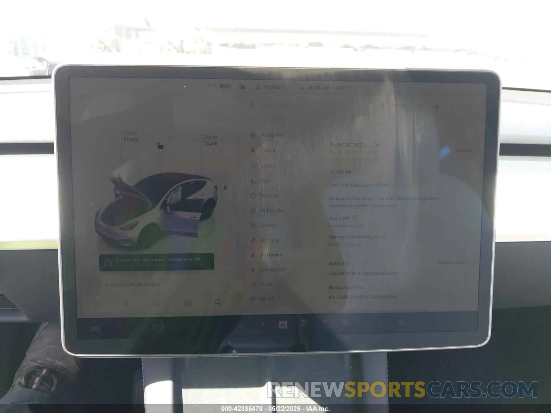 18 Photograph of a damaged car 7SAYGAEEXRF165581 TESLA MODEL Y 2024