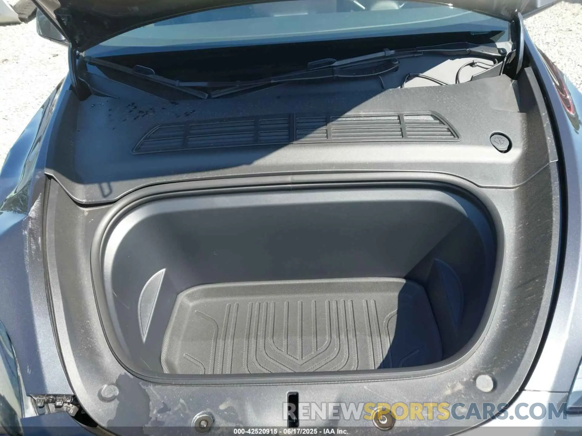 10 Photograph of a damaged car 7SAYGAEEXRF180212 TESLA MODEL Y 2024