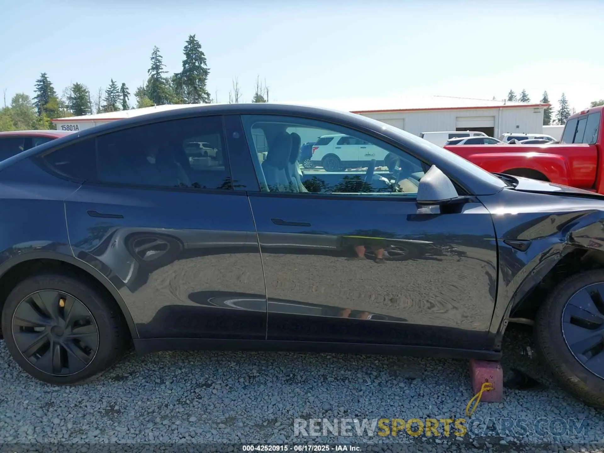 14 Photograph of a damaged car 7SAYGAEEXRF180212 TESLA MODEL Y 2024