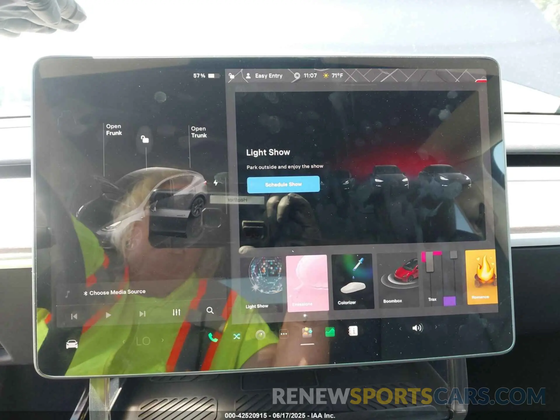 19 Photograph of a damaged car 7SAYGAEEXRF180212 TESLA MODEL Y 2024