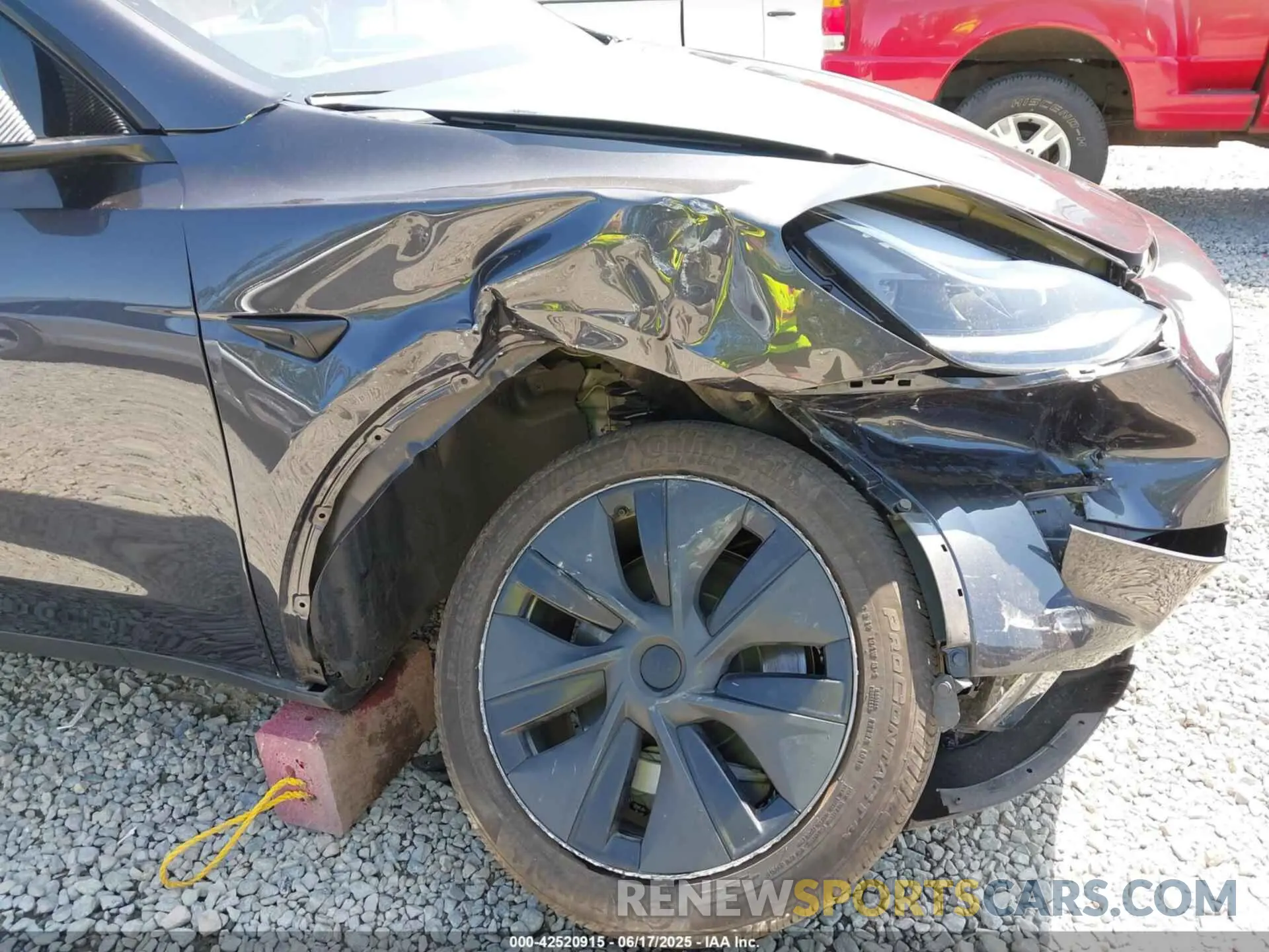 6 Photograph of a damaged car 7SAYGAEEXRF180212 TESLA MODEL Y 2024