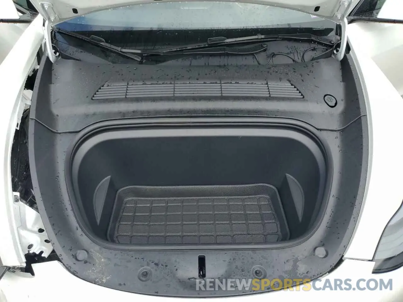 11 Photograph of a damaged car 7SAYGAEEXRF205030 TESLA MODEL Y 2024
