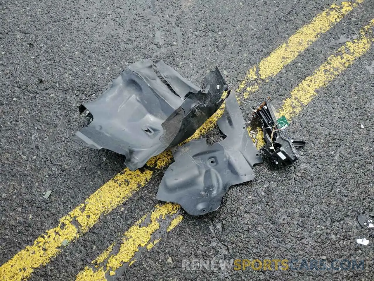 12 Photograph of a damaged car 7SAYGAEEXRF205030 TESLA MODEL Y 2024