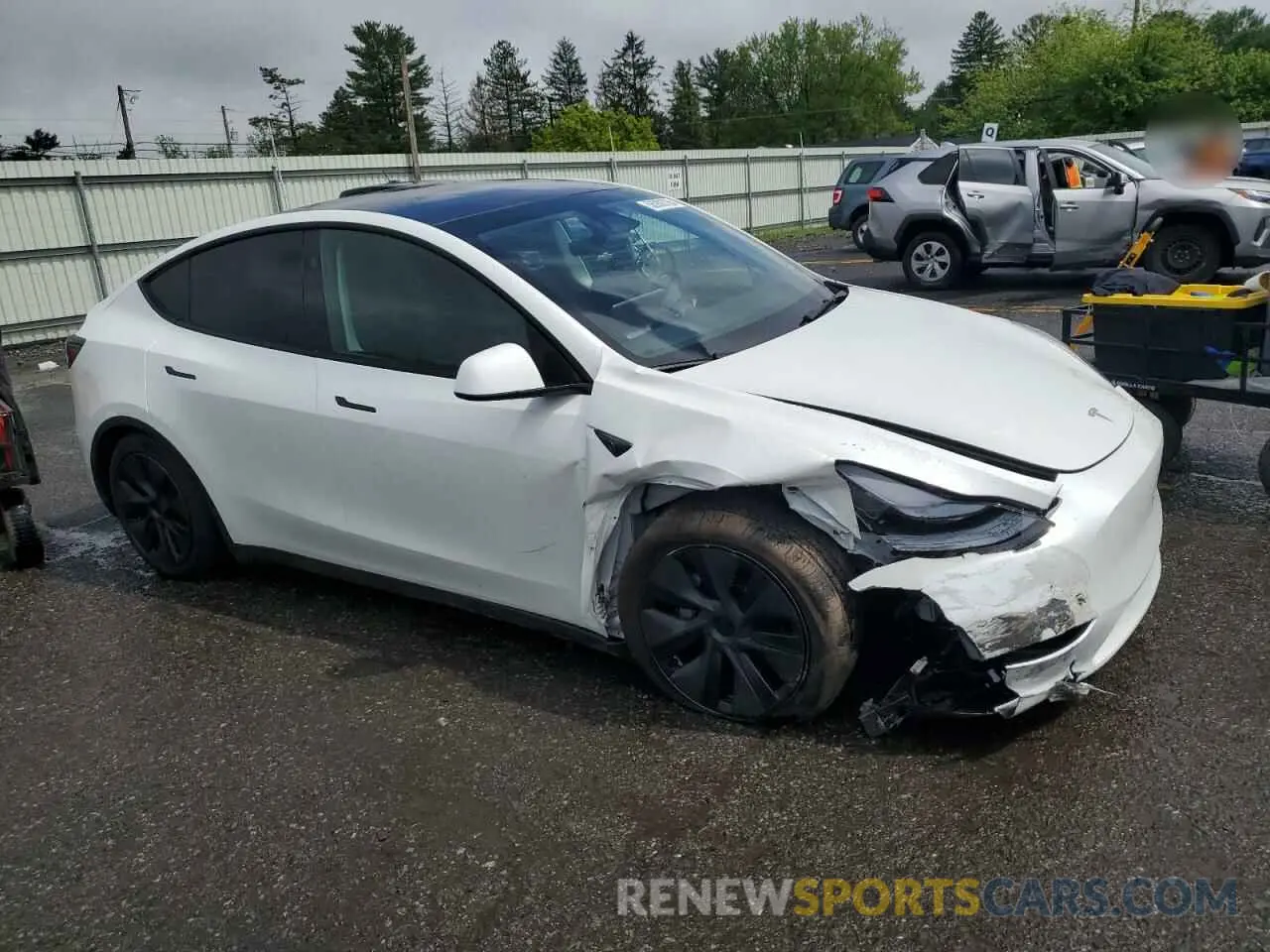 4 Photograph of a damaged car 7SAYGAEEXRF205030 TESLA MODEL Y 2024