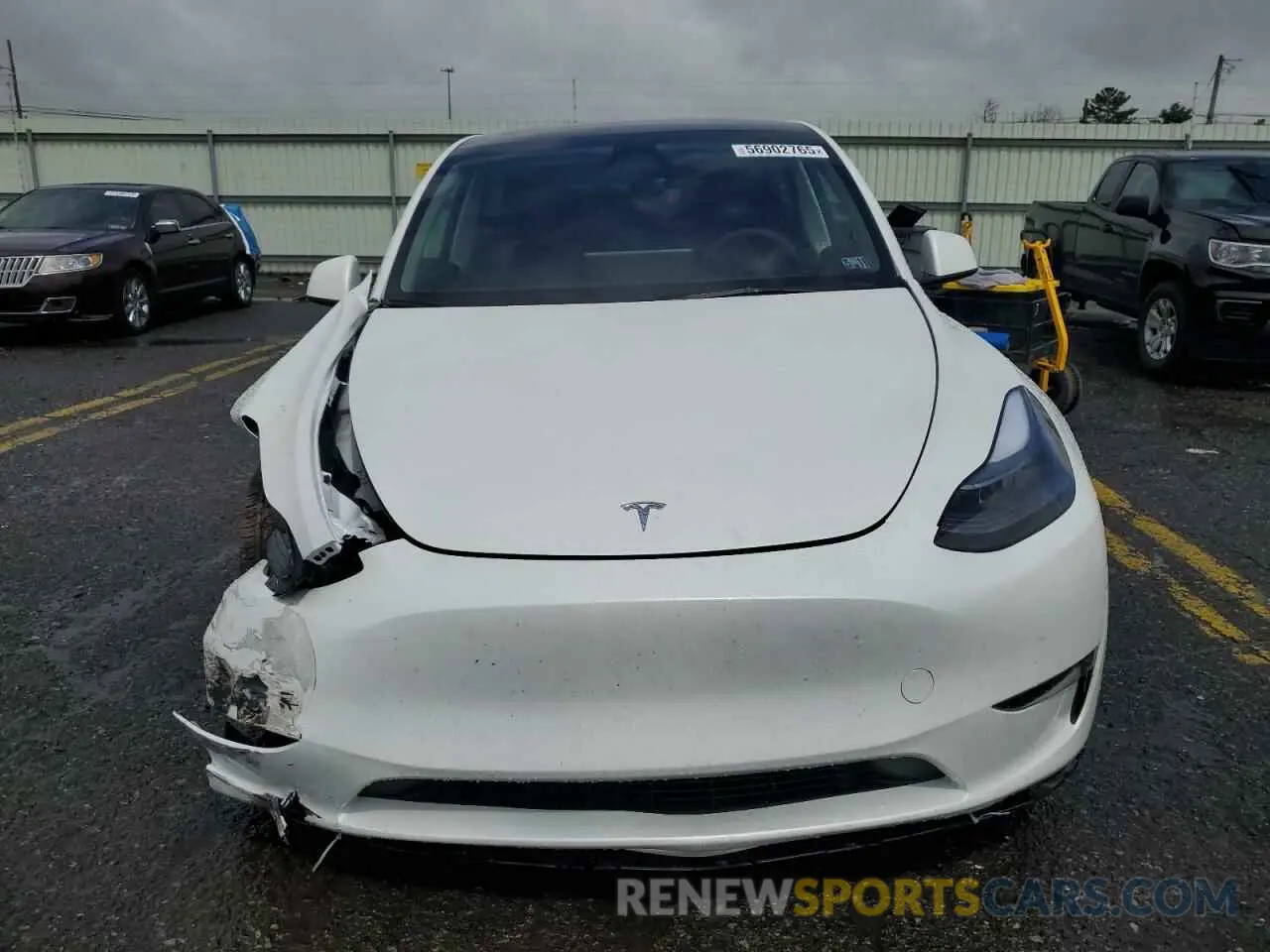 5 Photograph of a damaged car 7SAYGAEEXRF205030 TESLA MODEL Y 2024