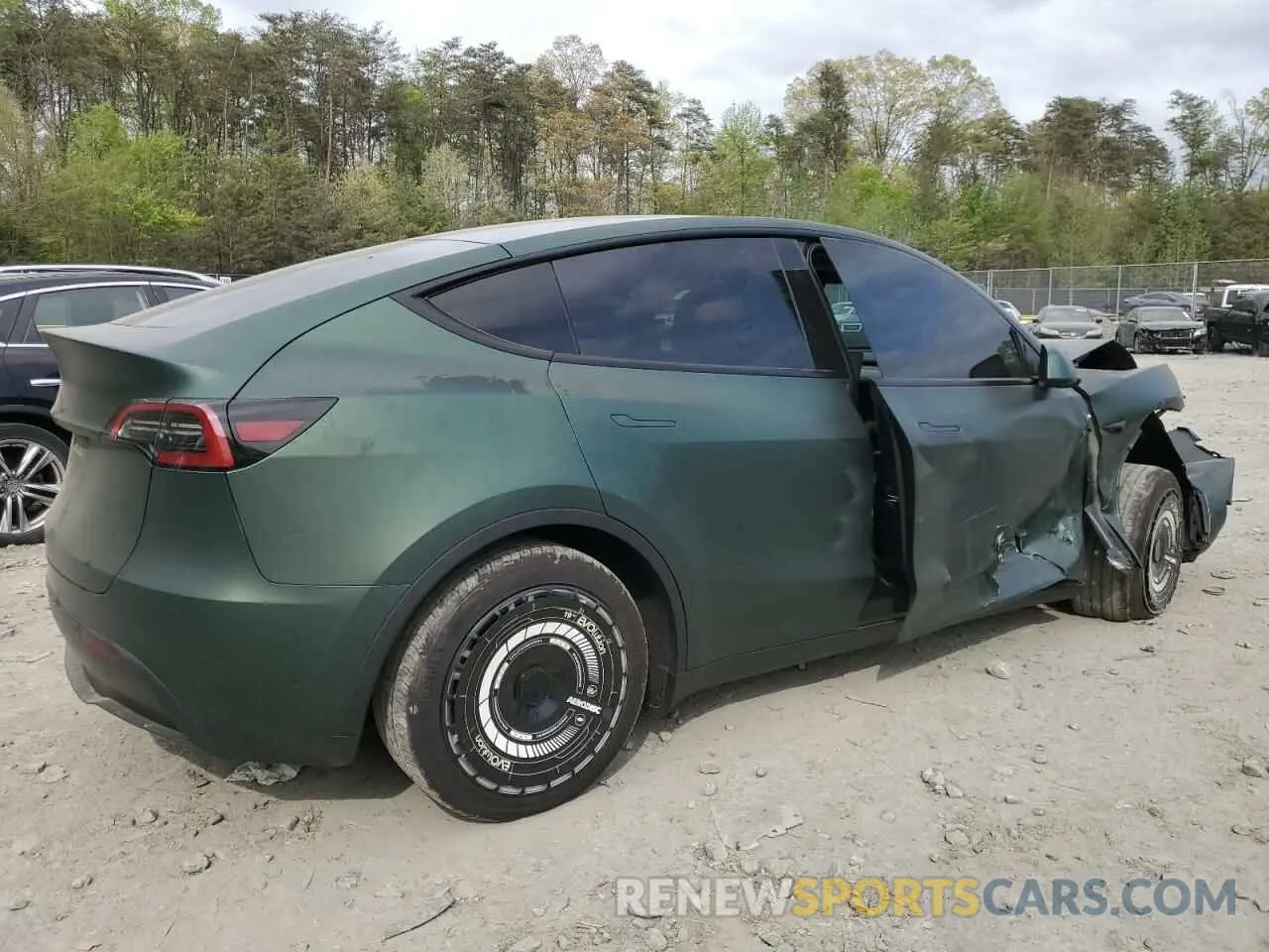 3 Photograph of a damaged car 7SAYGAEEXRF987104 TESLA MODEL Y 2024