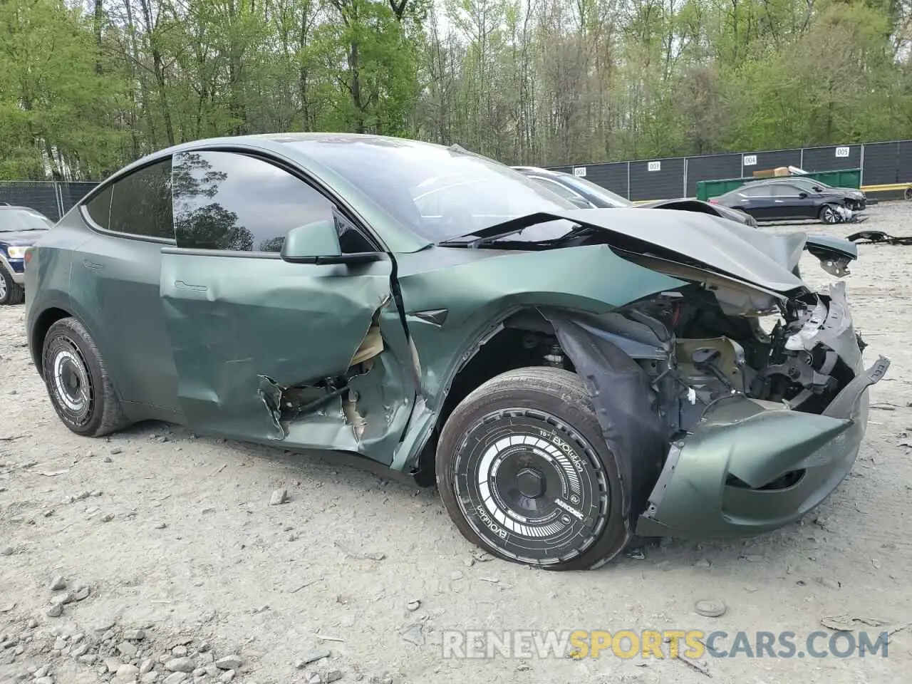 4 Photograph of a damaged car 7SAYGAEEXRF987104 TESLA MODEL Y 2024