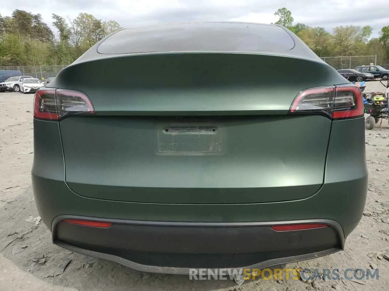 6 Photograph of a damaged car 7SAYGAEEXRF987104 TESLA MODEL Y 2024