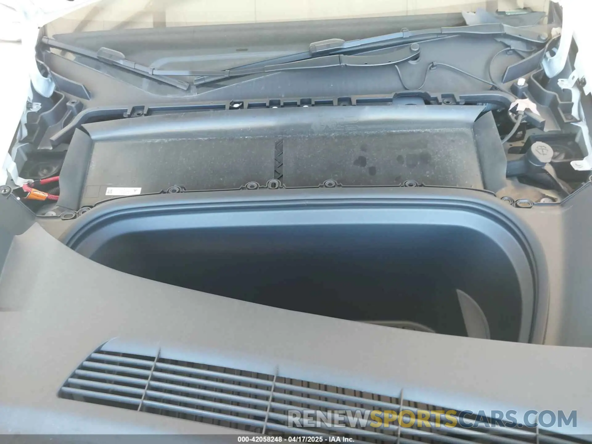 10 Photograph of a damaged car 7SAYGAEEXRF988561 TESLA MODEL Y 2024