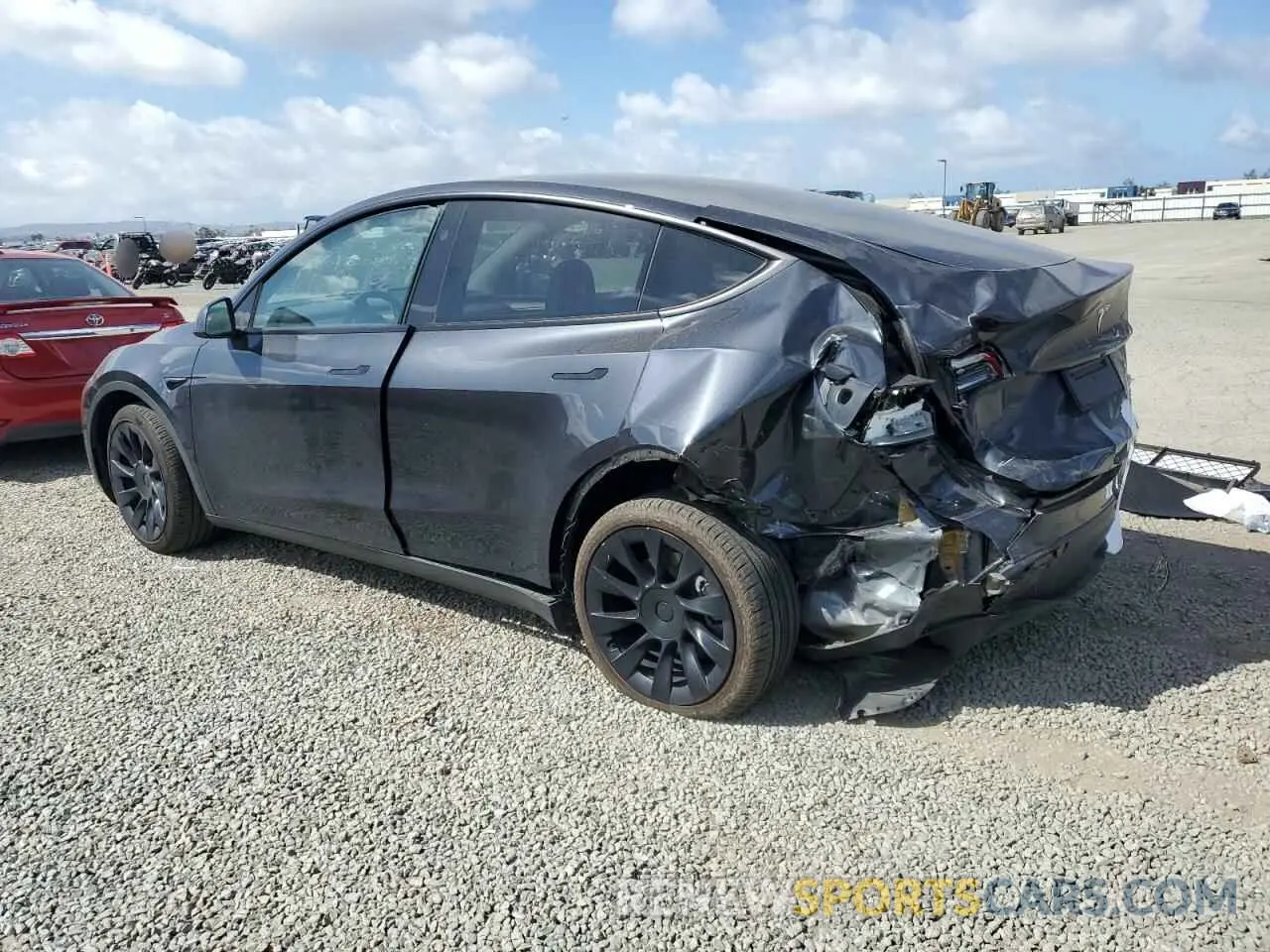 2 Photograph of a damaged car 7SAYGAEEXRF988799 TESLA MODEL Y 2024