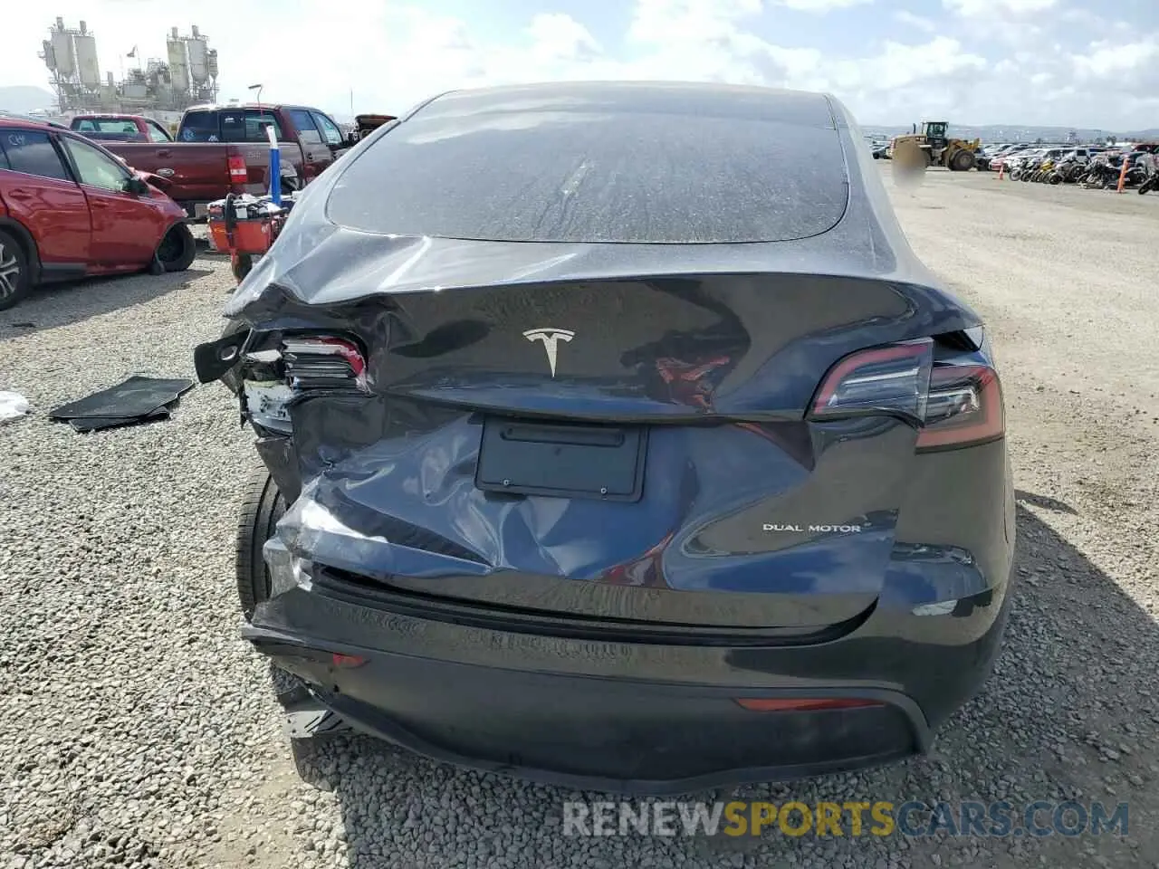 6 Photograph of a damaged car 7SAYGAEEXRF988799 TESLA MODEL Y 2024