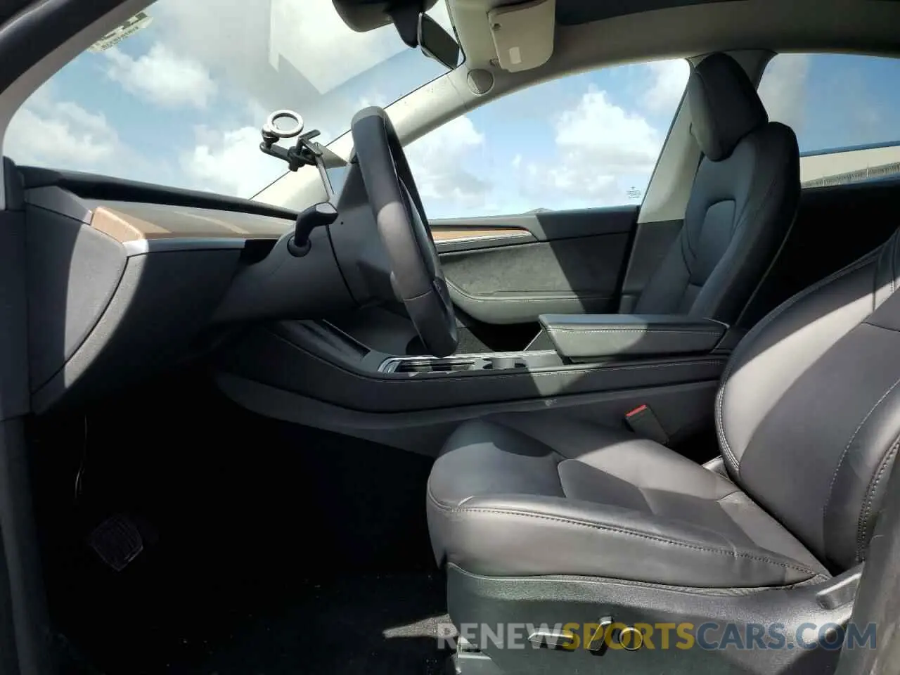 7 Photograph of a damaged car 7SAYGAEEXRF988799 TESLA MODEL Y 2024