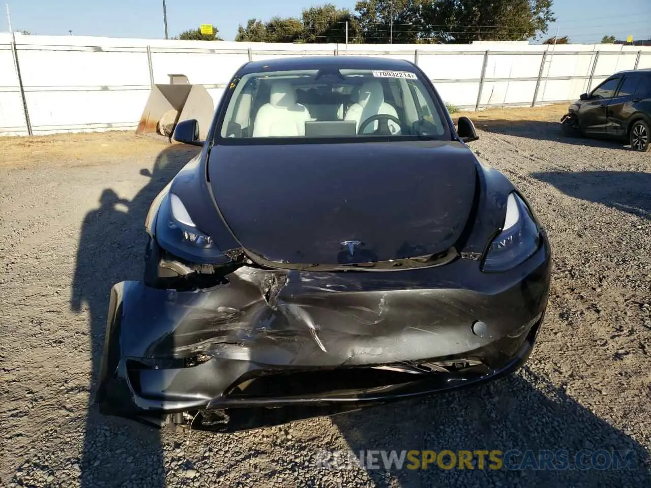 5 Photograph of a damaged car 7SAYGAEEXRF991797 TESLA MODEL Y 2024
