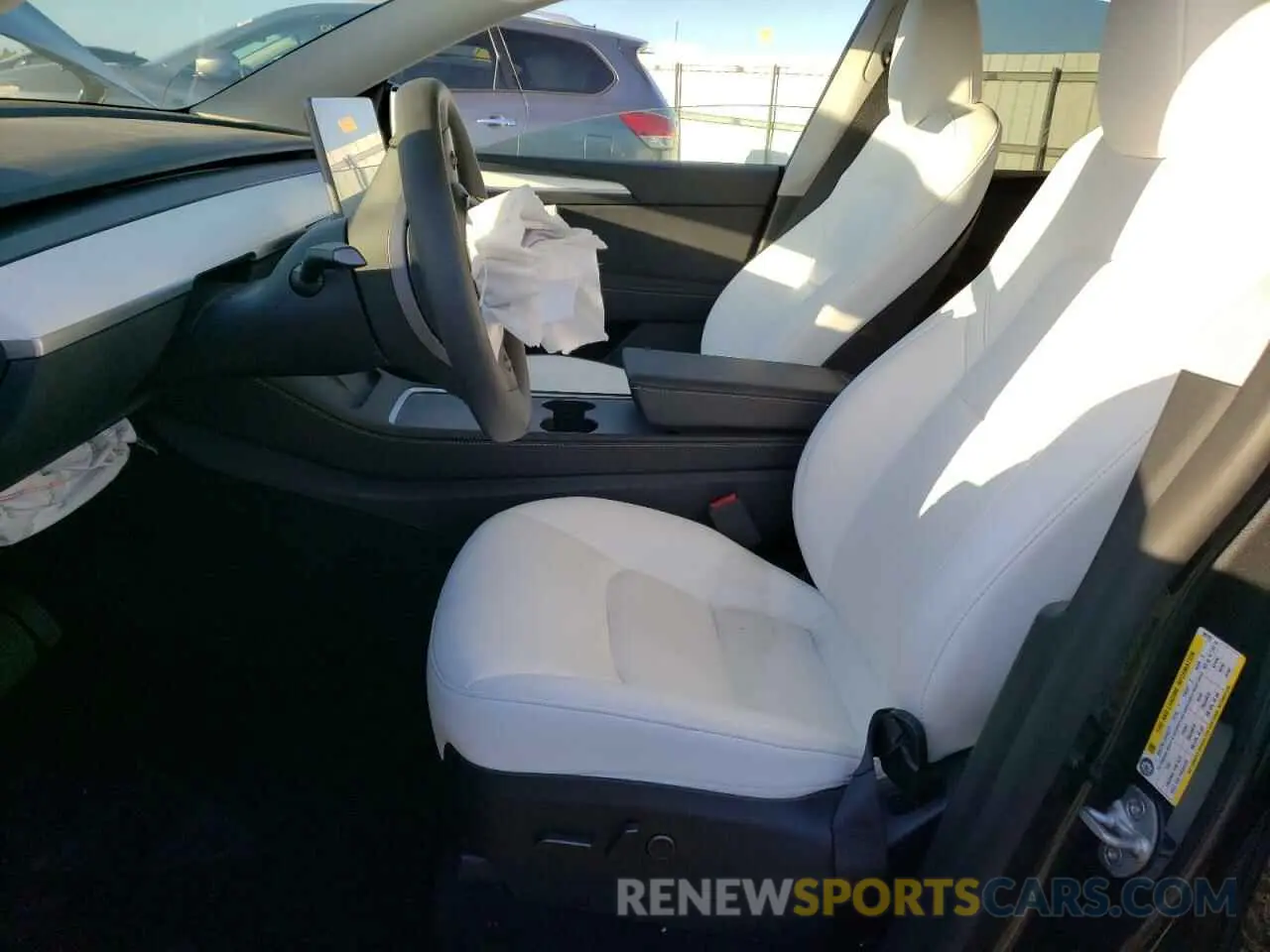 7 Photograph of a damaged car 7SAYGAEEXRF991797 TESLA MODEL Y 2024