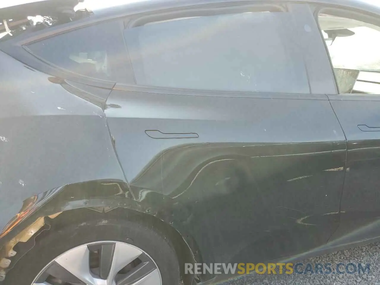 11 Photograph of a damaged car 7SAYGAEEXRF994330 TESLA MODEL Y 2024