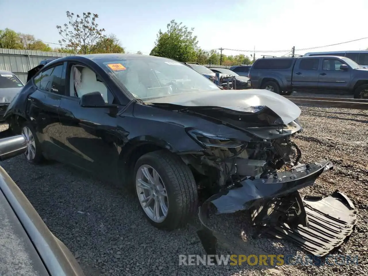 4 Photograph of a damaged car 7SAYGAEEXRF994330 TESLA MODEL Y 2024