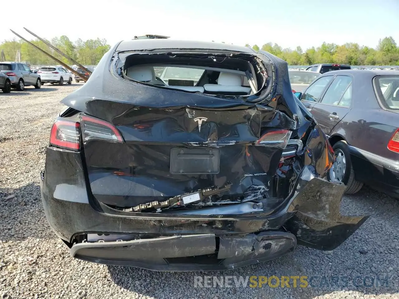 6 Photograph of a damaged car 7SAYGAEEXRF994330 TESLA MODEL Y 2024