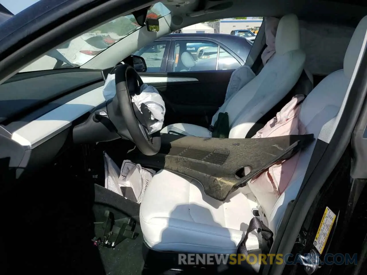 7 Photograph of a damaged car 7SAYGAEEXRF994330 TESLA MODEL Y 2024