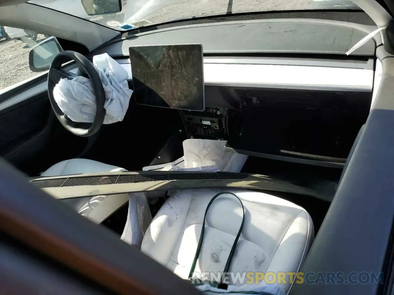 8 Photograph of a damaged car 7SAYGAEEXRF994330 TESLA MODEL Y 2024
