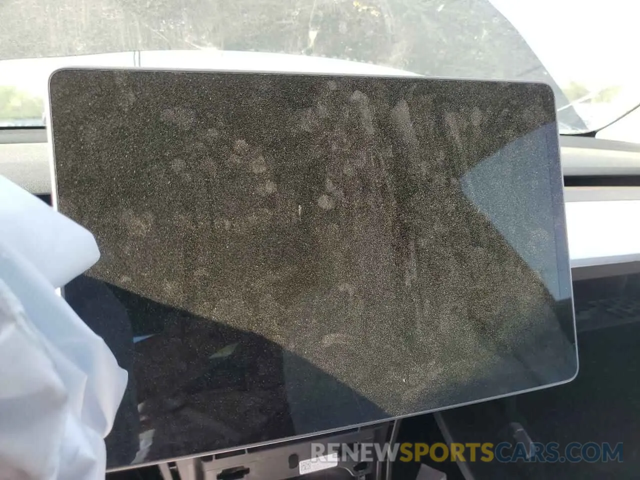 9 Photograph of a damaged car 7SAYGAEEXRF994330 TESLA MODEL Y 2024