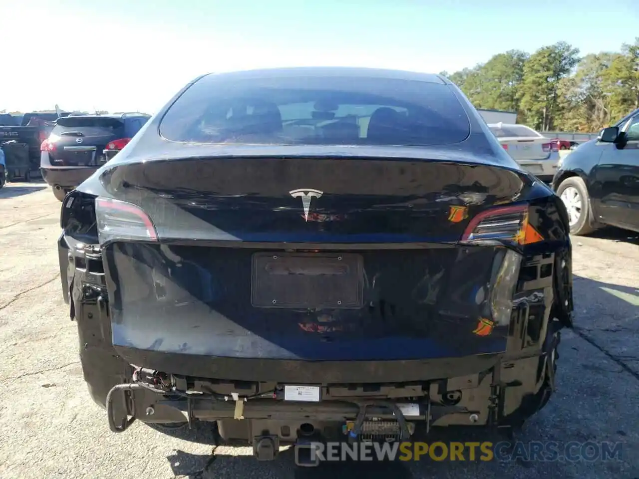 6 Photograph of a damaged car 7SAYGDED0RF004357 TESLA MODEL Y 2024